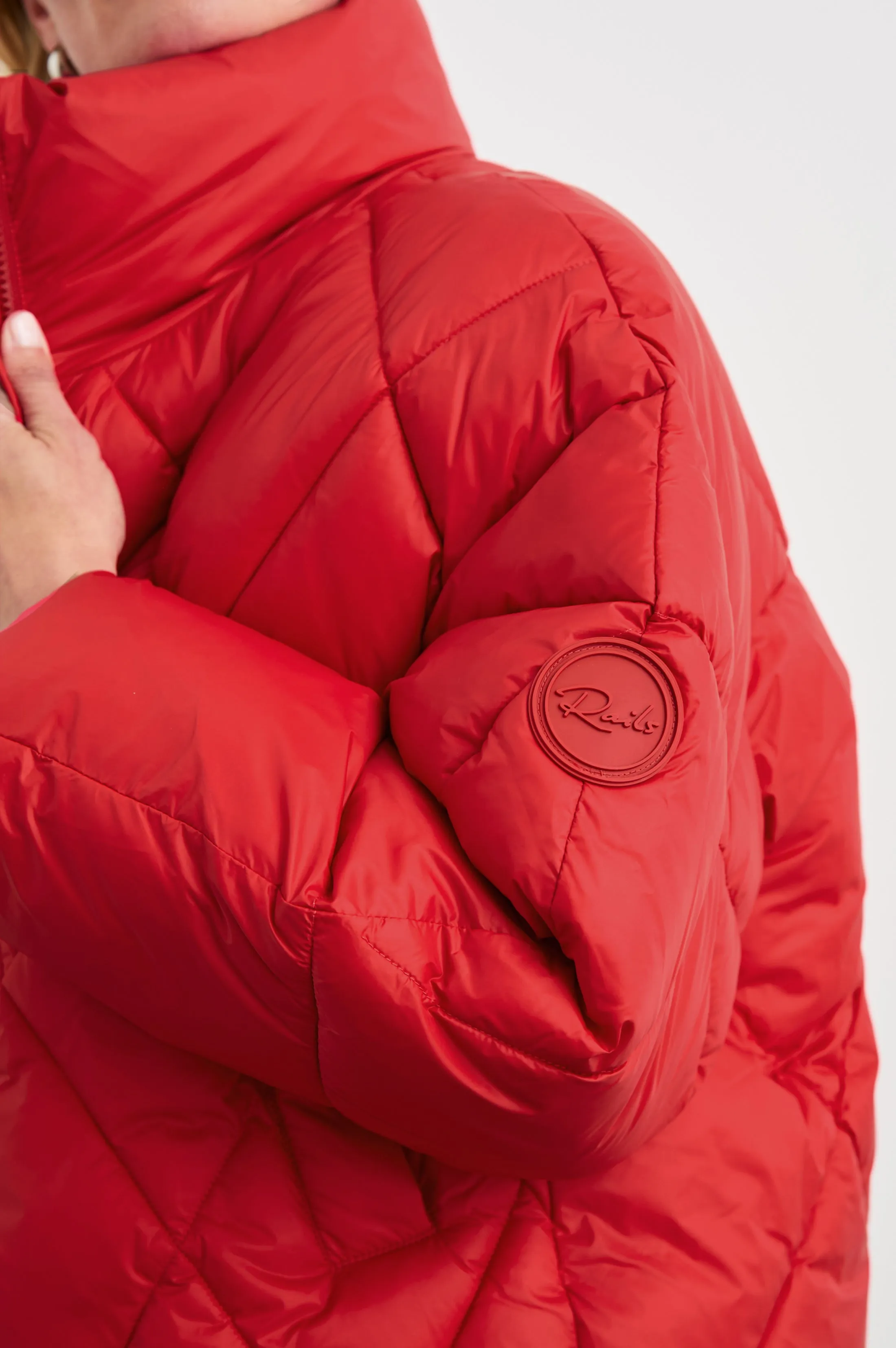 SUMMIT JACKET - SCARLET